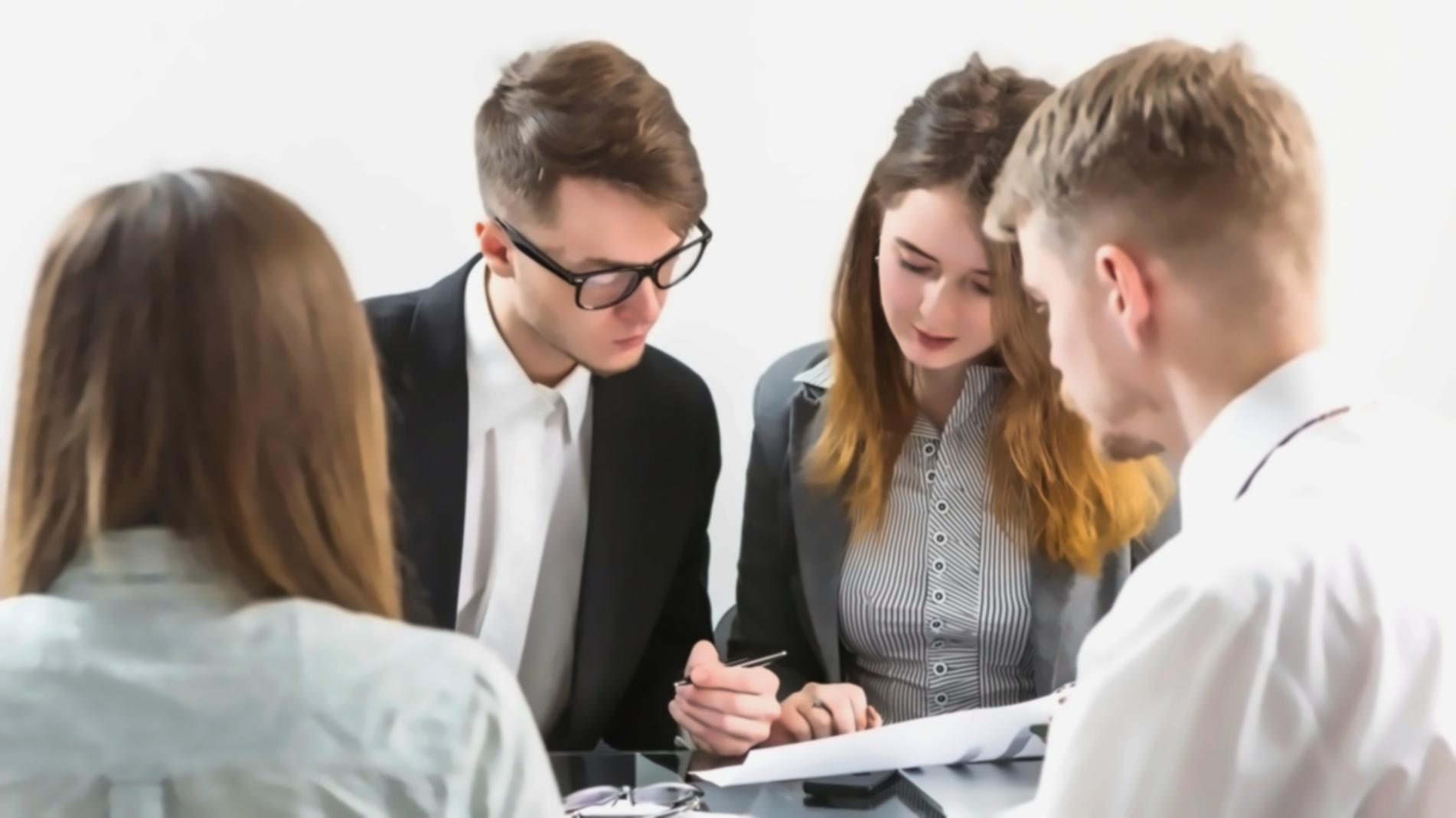 Finanzanalyse und Markttrends auf modernen Bildschirmen