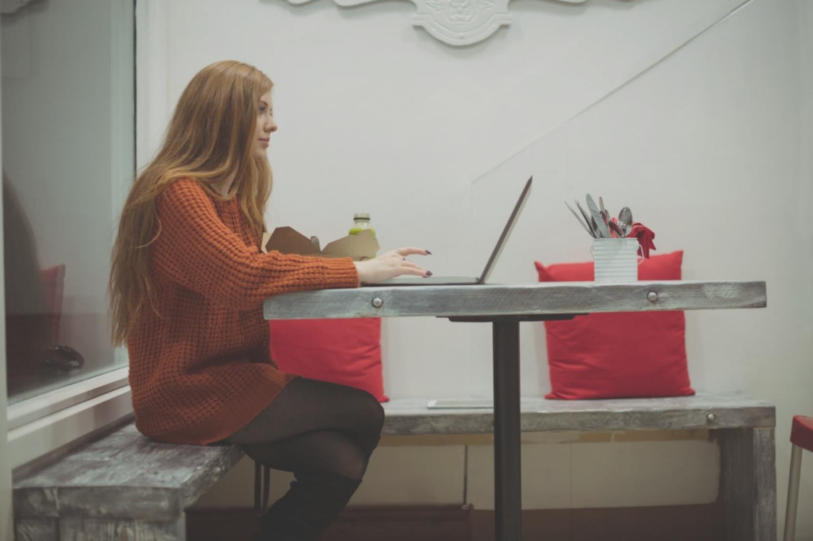 Detaillierte Analyse von Finanzberichten und Marktdaten