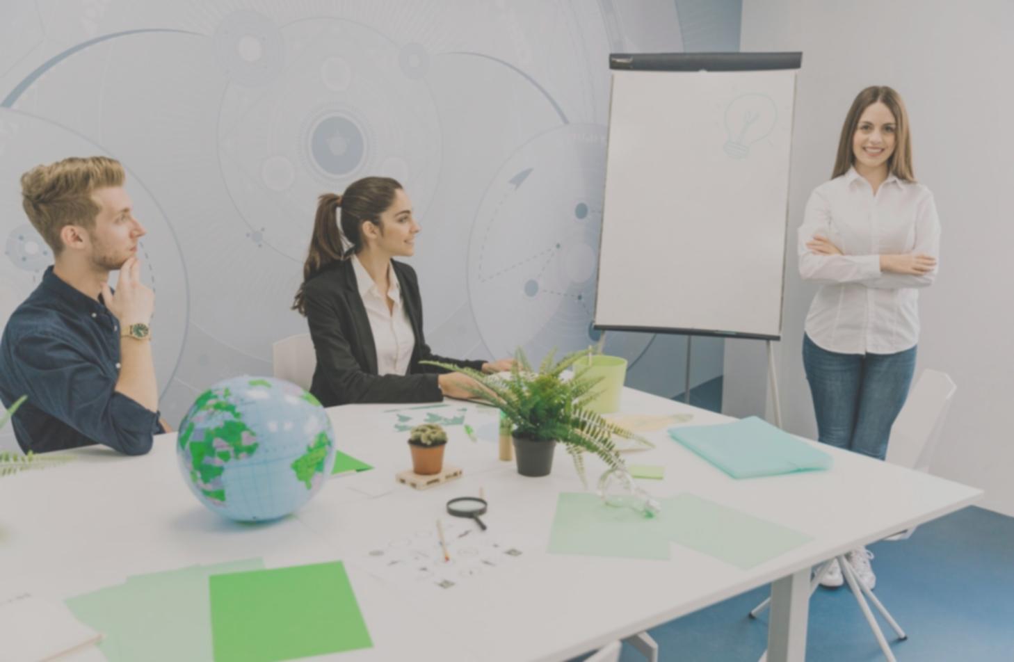 Moderne Büroumgebung mit Finanzanalysten bei der Arbeit