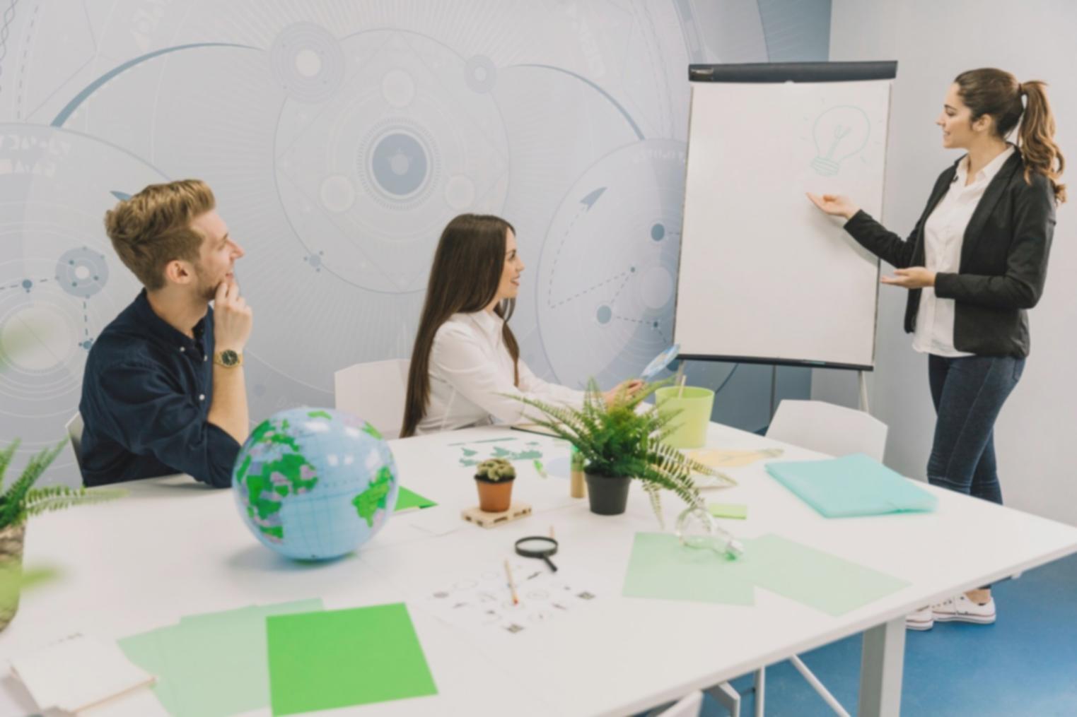 Finanzmarkt-Analyse am Computer mit Charts und Grafiken