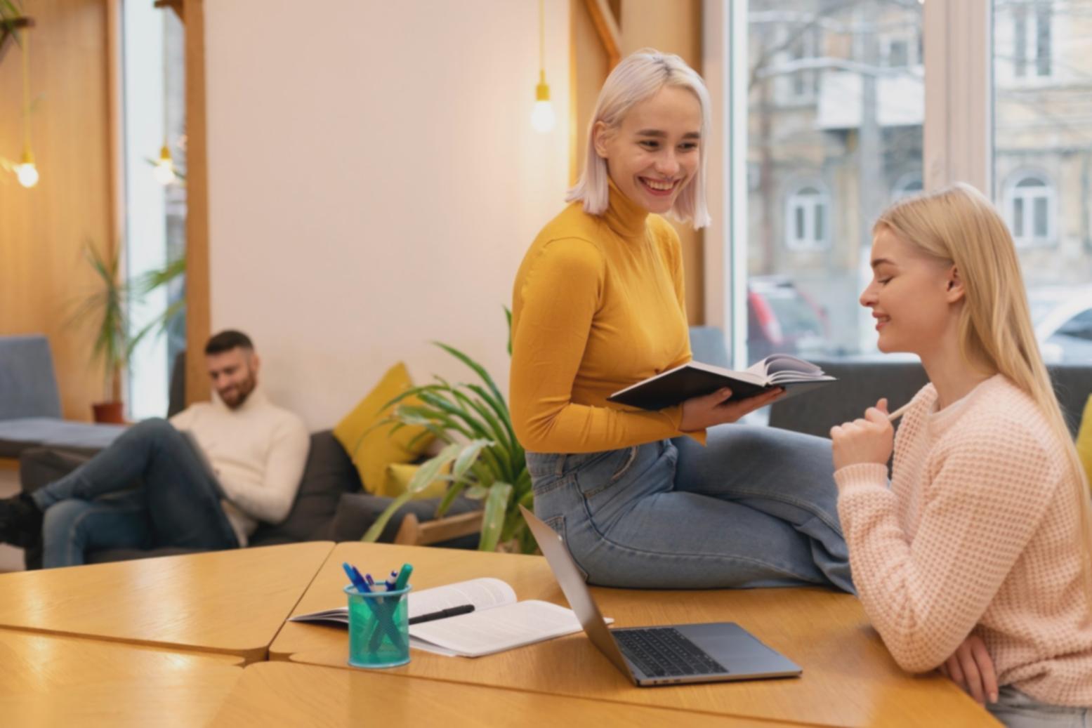 Moderne Finanzanalyse-Tools und Datenvisualisierungen auf Computerbildschirmen